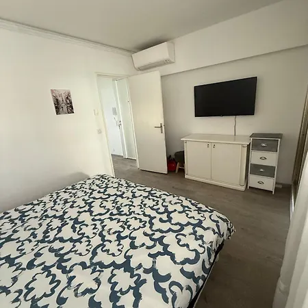 Beachfront On The French Riviera Apartamento Saint-Laurent-du-Var