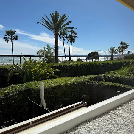 Beachfront On The French Riviera Apartamento Saint-Laurent-du-Var