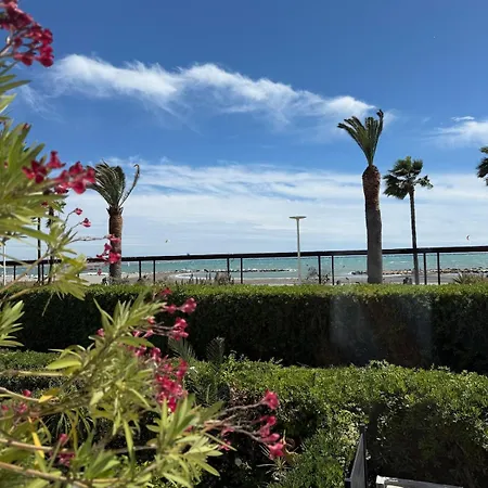 Beachfront On The French Riviera 아파트 생로랑뒤바르