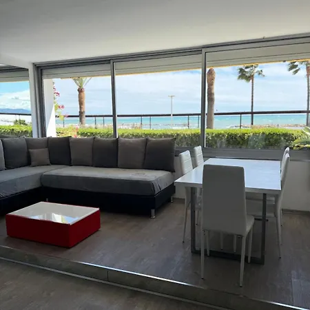 Beachfront On The French Riviera Apartamento Saint-Laurent-du-Var
